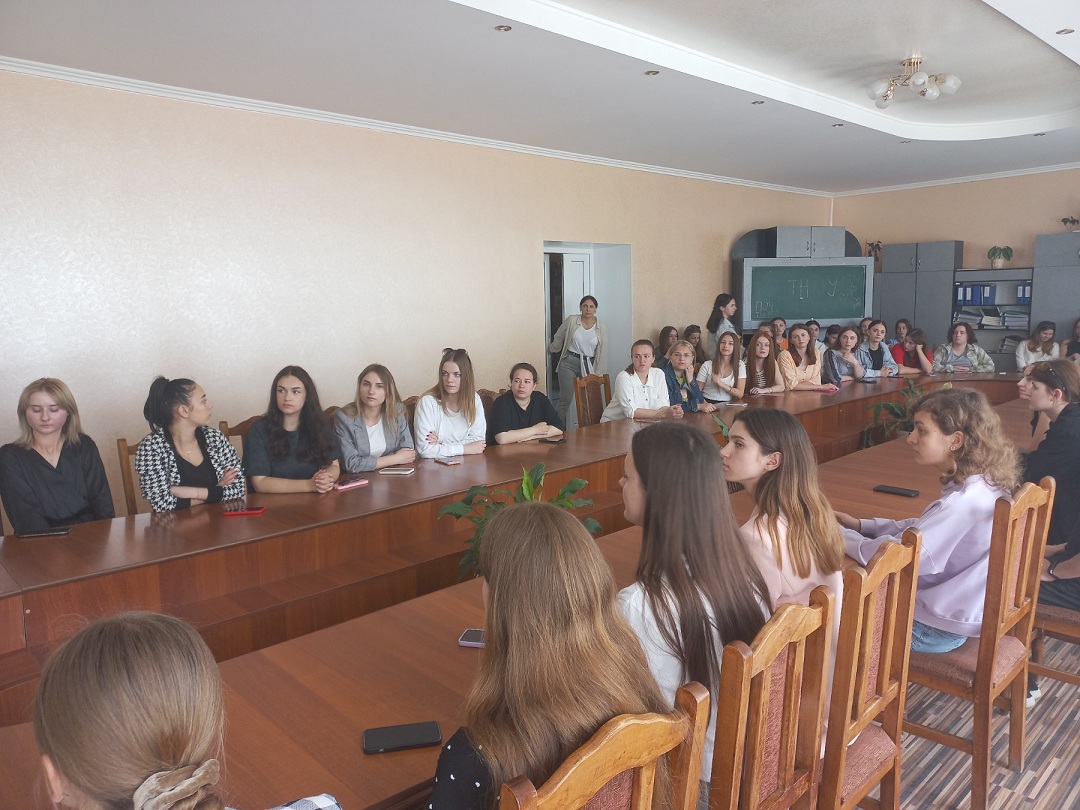 Студенти Чортківського гуманітарно-педагогічного фахового коледжу  